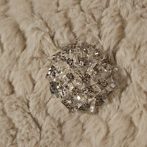 #0114 Sparkly crystal cluster brooch - glass? With rhinestones